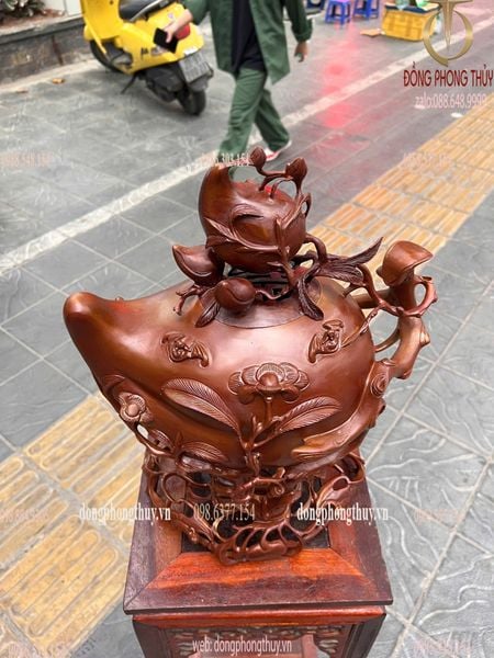 Lư quả đào bằng đồng mẫu cổ