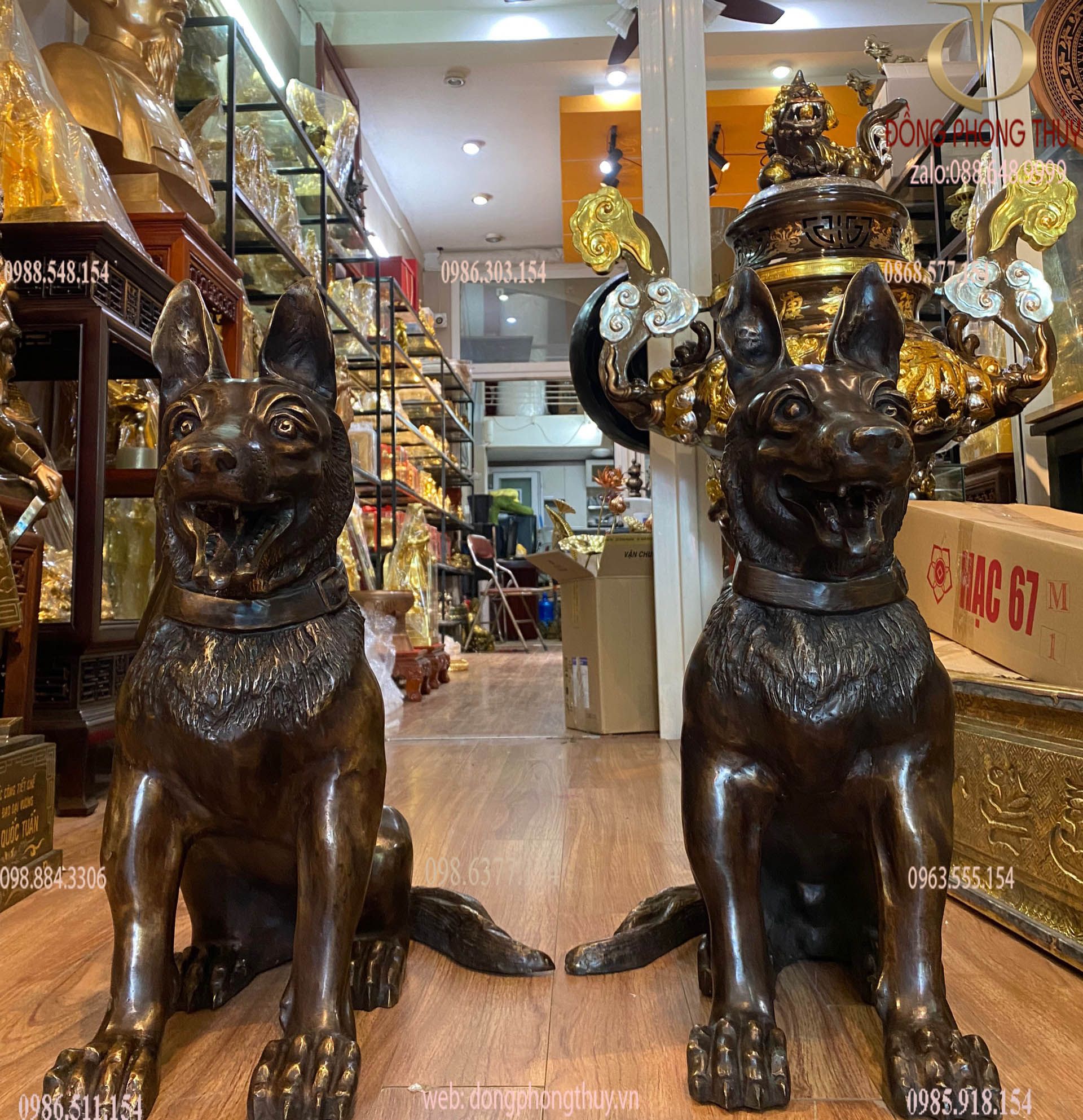 Đôi chó canh cửa bằng đồng