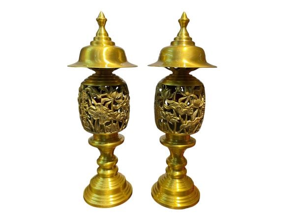 Đôi đèn thờ bằng đồng cattut nguyên chất