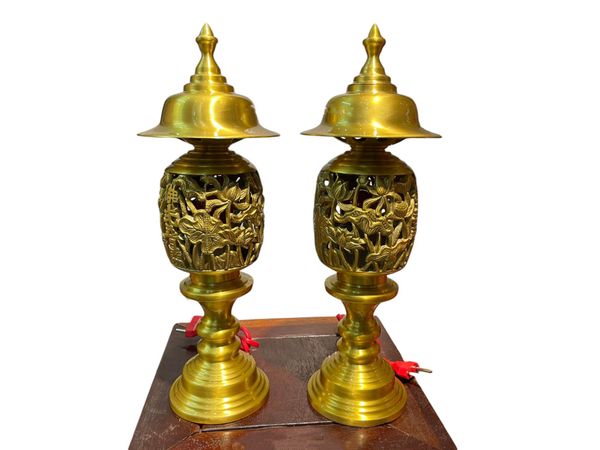 Đôi đèn thờ bằng đồng cattut nguyên chất
