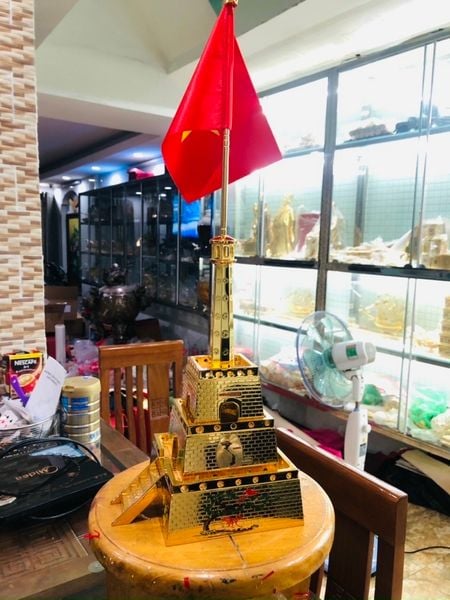 Cột cờ Hà Nội bằng đồng mạ vàng 24k