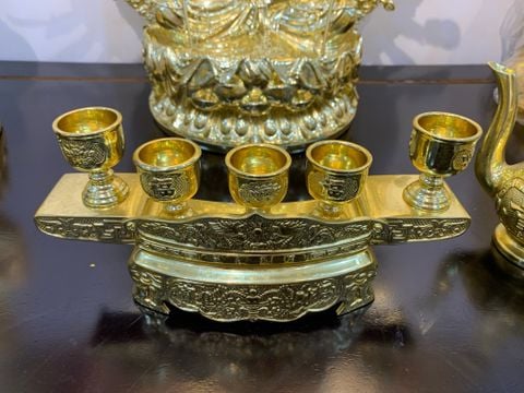 Ngai 5 chén dát vàng