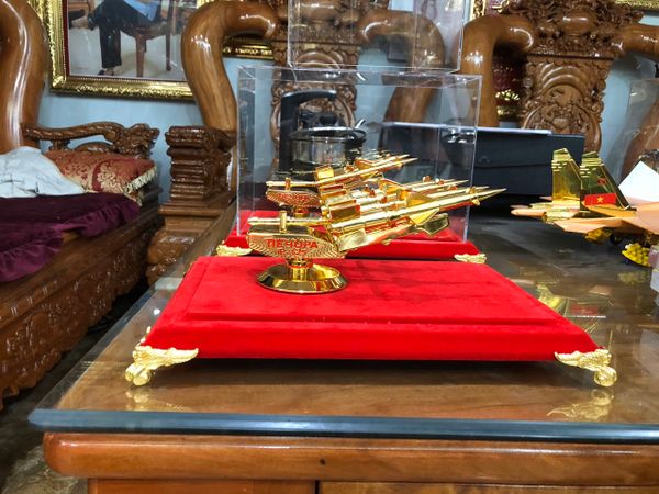 Mô hình tên lửa phòng không mạ vàng 24k