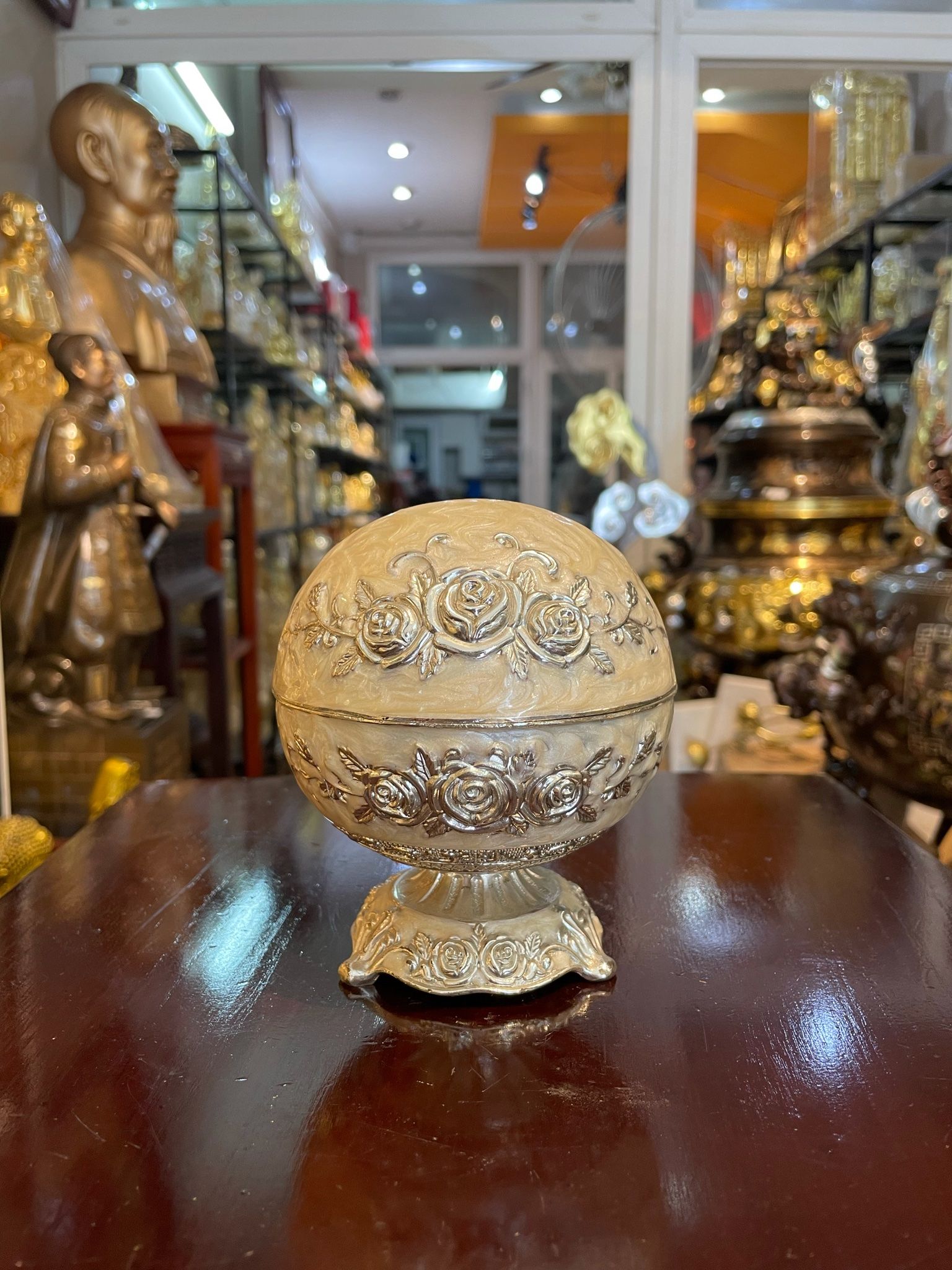 Gạt tàn tròn
