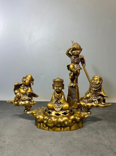 Lư xông trầm tề thiên cao 28 ngang 38 nặng 3,6 kg