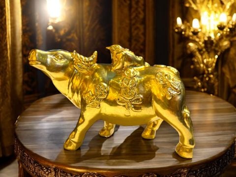 Tượng trâu vàng cõng cóc phong thủy bằng đồng