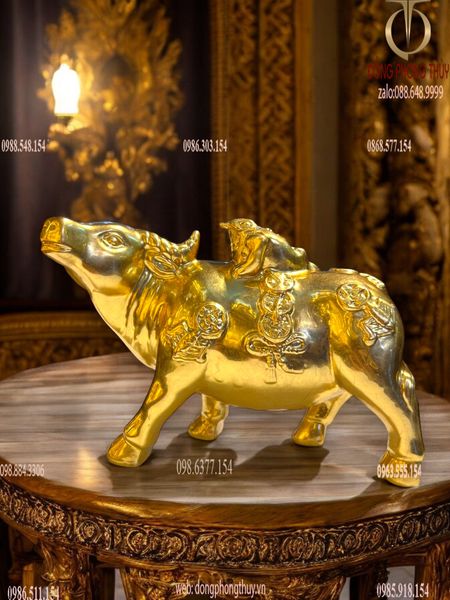 Tượng trâu vàng cõng cóc phong thủy bằng đồng
