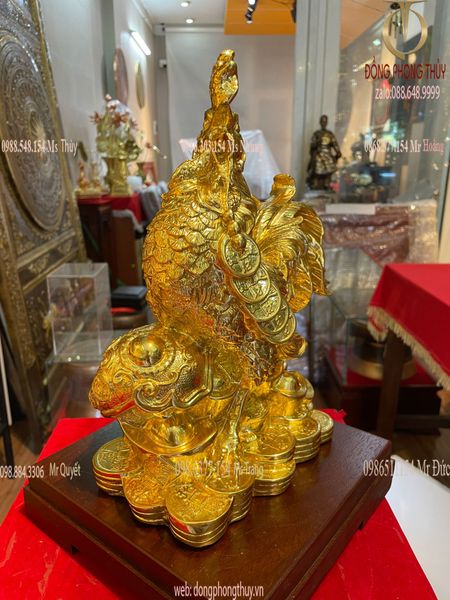 Gà phong thủy ngậm dây tiền cao 30cm dát vàng 24k