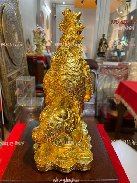 Gà phong thủy ngậm dây tiền cao 30cm dát vàng 24k