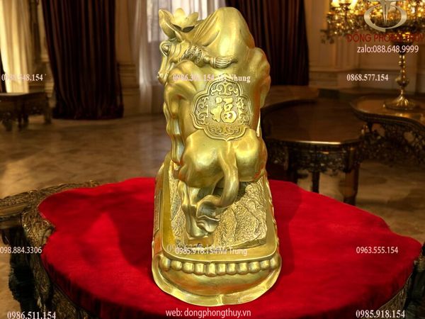 Tượng trâu vàng phong thủy chữ Nho cỡ lớn cao 26cm