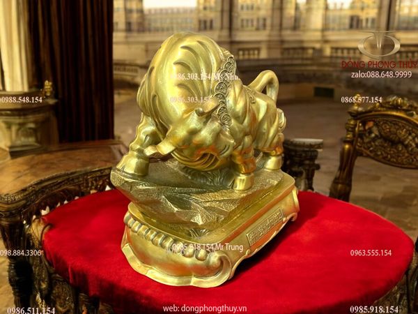 Tượng trâu vàng phong thủy chữ Nho cỡ lớn cao 26cm