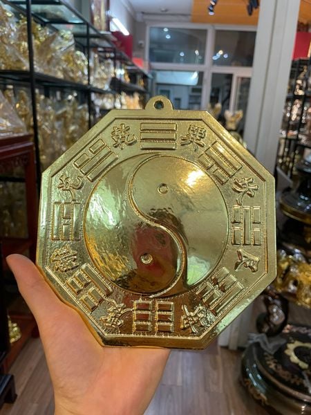 Gương bát quái dát vàng