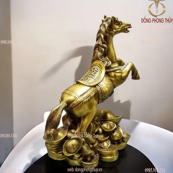 Tượng ngựa phong thủy để bàn