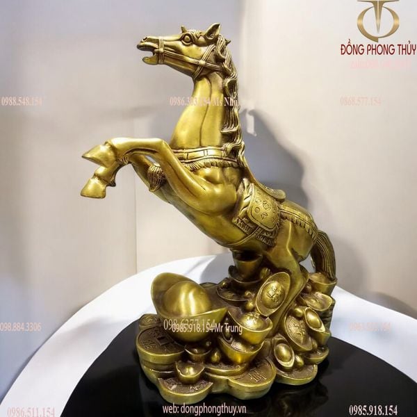 Tượng ngựa phong thủy để bàn