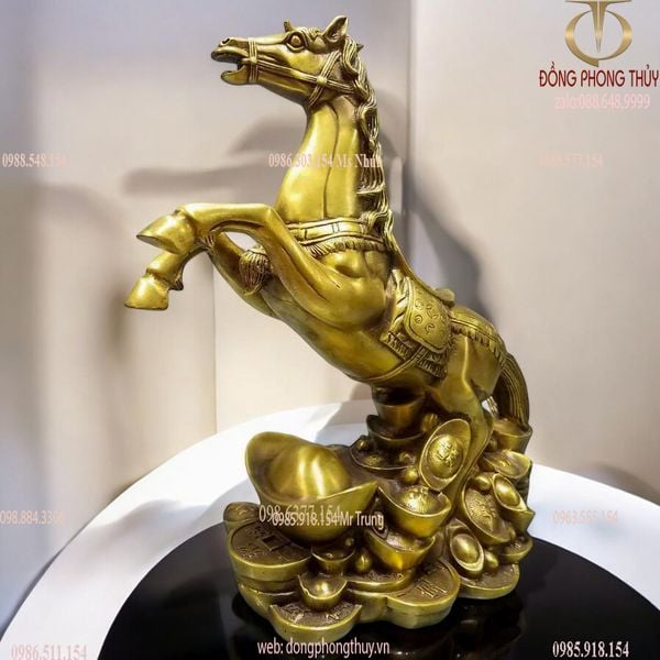 Tượng ngựa phong thủy để bàn