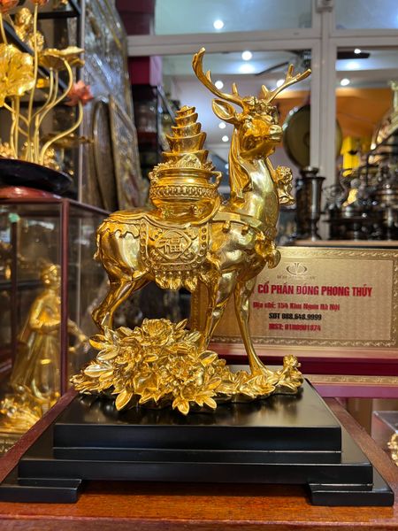 Hươu decor cõng hũ vàng bằng đồng dát vàng 24k