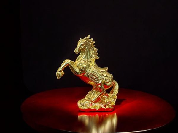 Tượng ngựa mạ vàng 22 ngang 19 sâu 8 nặng 1,4kg bằng đồng dát vàng 24k