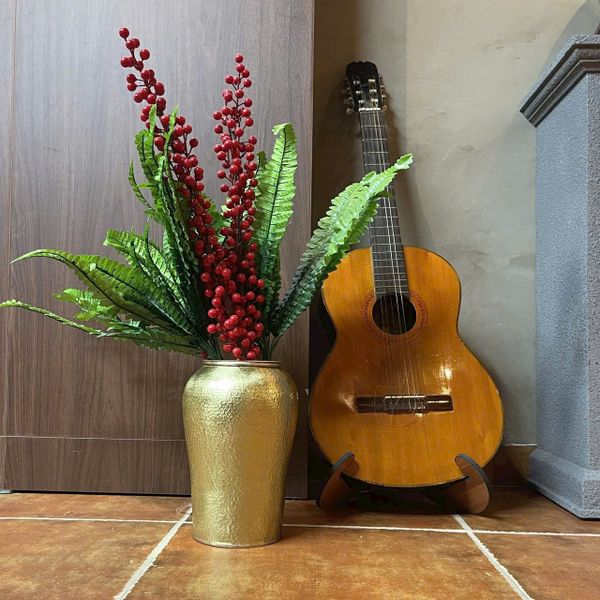 Lọ hoa bằng đồng gò thủ công