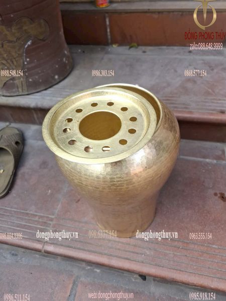 Lọ hoa bằng đồng gò thủ công