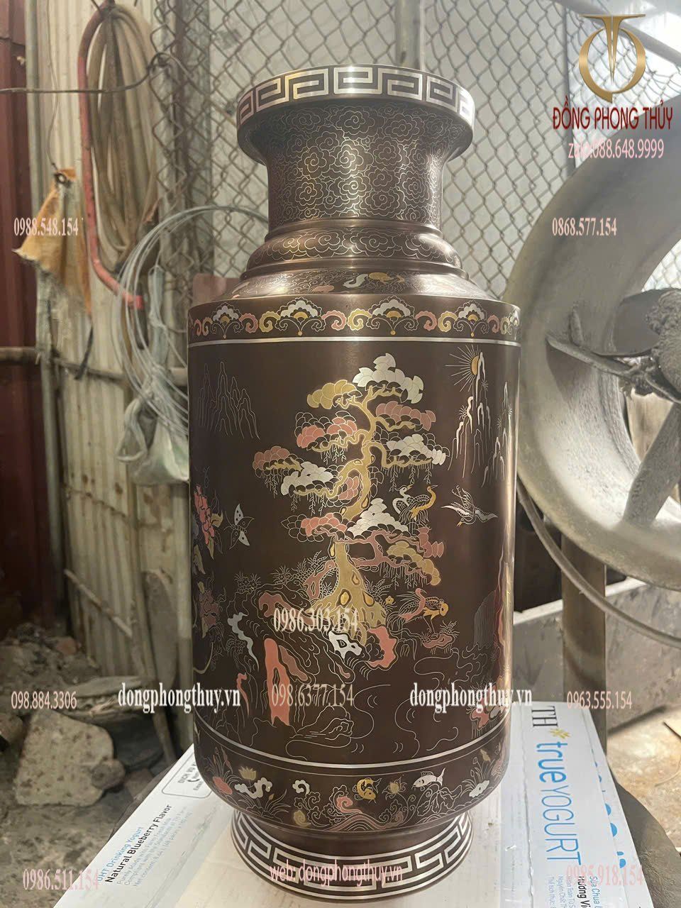 Lọ trụ khảm ngũ sắc