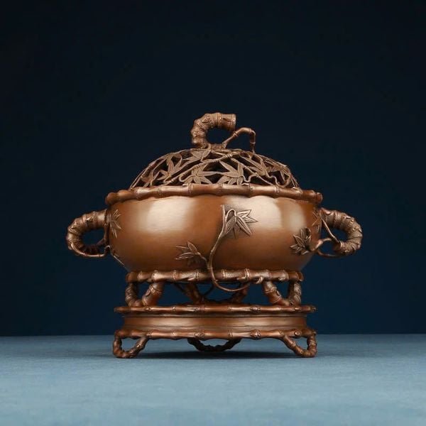 Lư đốt trầm trúc Ngang 22cm, rộng 17cm, cao 19,5cm, đường kính 14cm, độ sâu lò 5cm, nặng 6kg