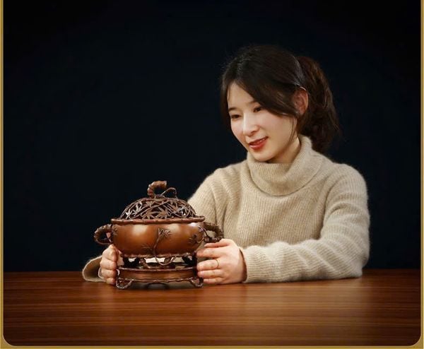 Lư đốt trầm trúc Ngang 22cm, rộng 17cm, cao 19,5cm, đường kính 14cm, độ sâu lò 5cm, nặng 6kg