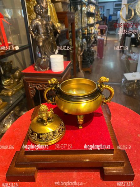 Lư xông trầm nắp nghê bằng đồng màu vàng đậm cao 14 ngang 14 sâu 9.5cm