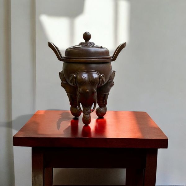 Lư trầm đế voi cao 16,5cm ngang 15cm sâu 12cm nặng 1,5kg