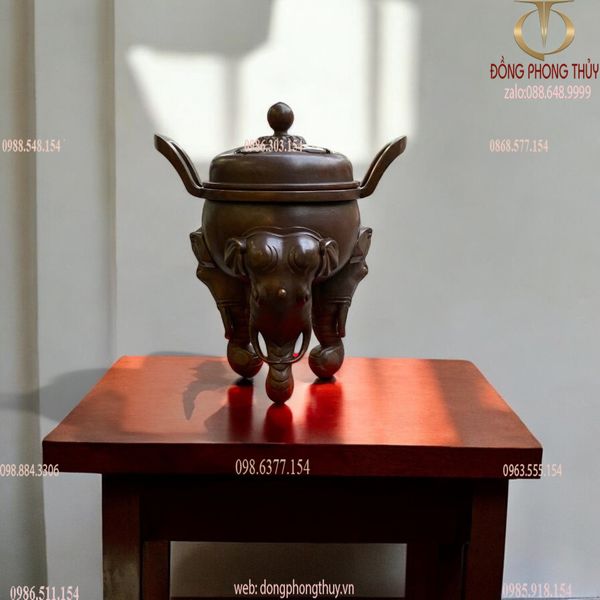 Lư trầm đế voi cao 16,5cm ngang 15cm sâu 12cm nặng 1,5kg