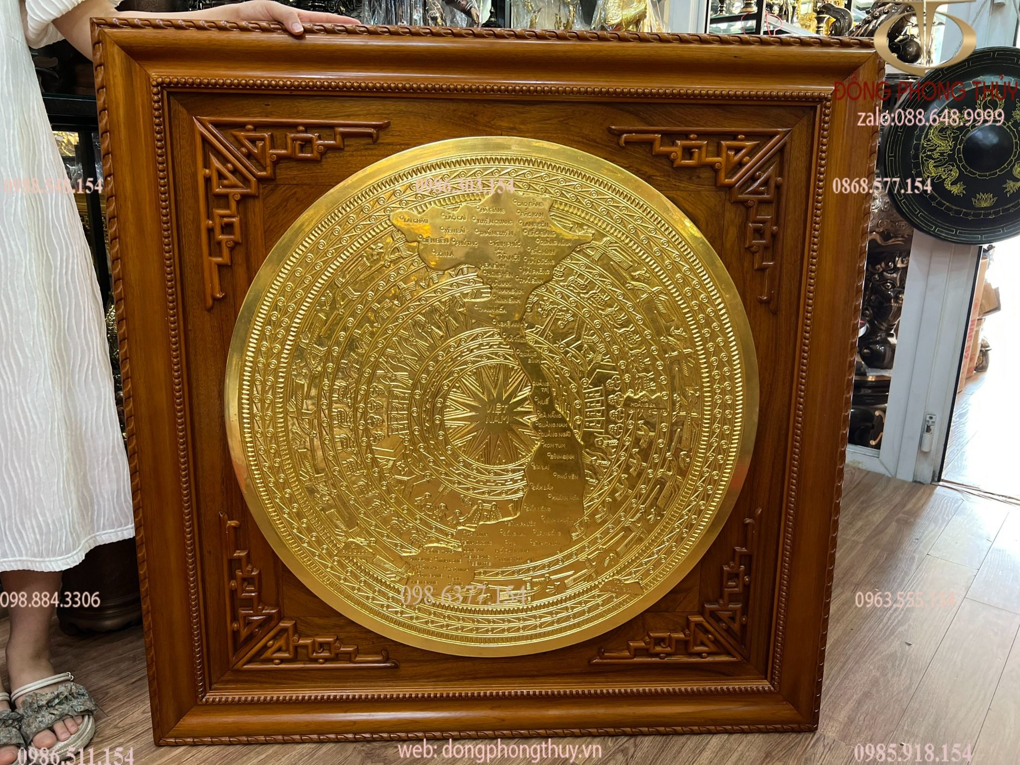 Mặt trống đồng đỏ bản đồ Việt Nam 80cm dát vàng 24k nặng 24kg