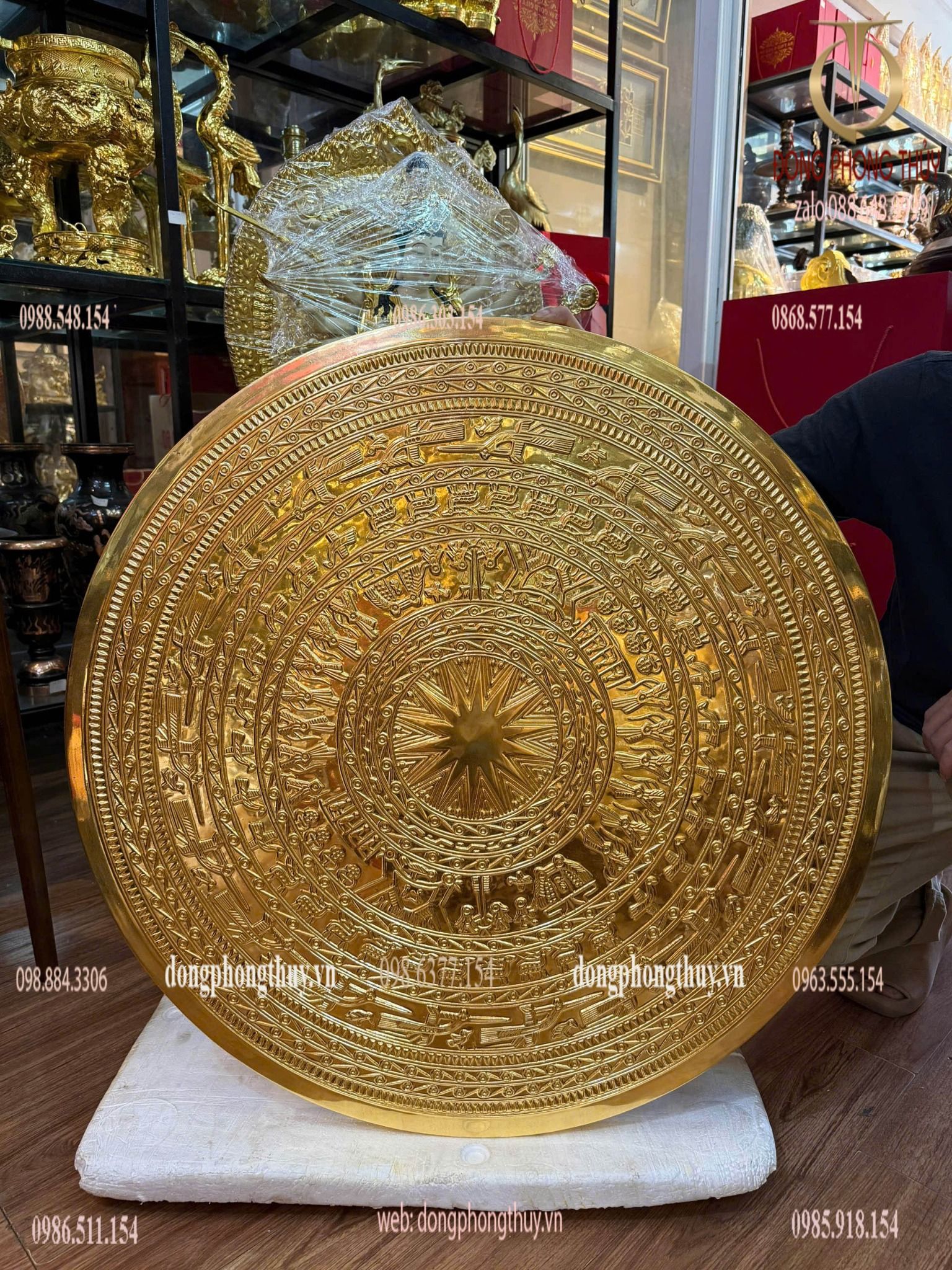 Mặt trống đồng dát vàng 24k đường kính 80cm nặng 21kg