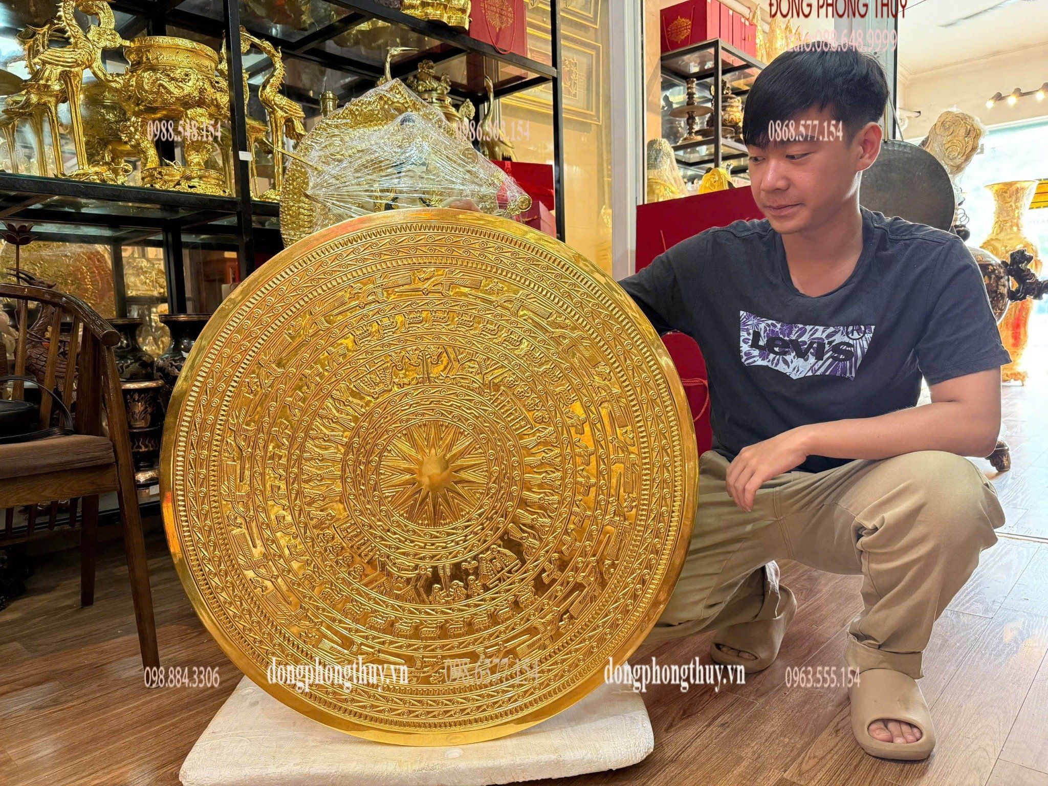 Mặt trống đồng dát vàng 24k đường kính 80cm nặng 21kg