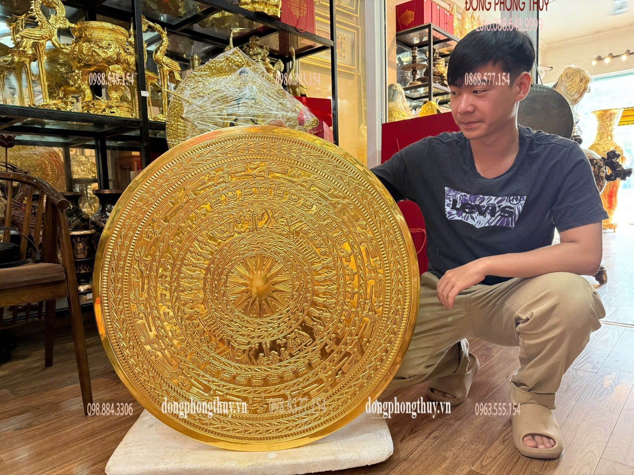 Mặt trống đồng dát vàng 24k đường kính 80cm nặng 21kg
