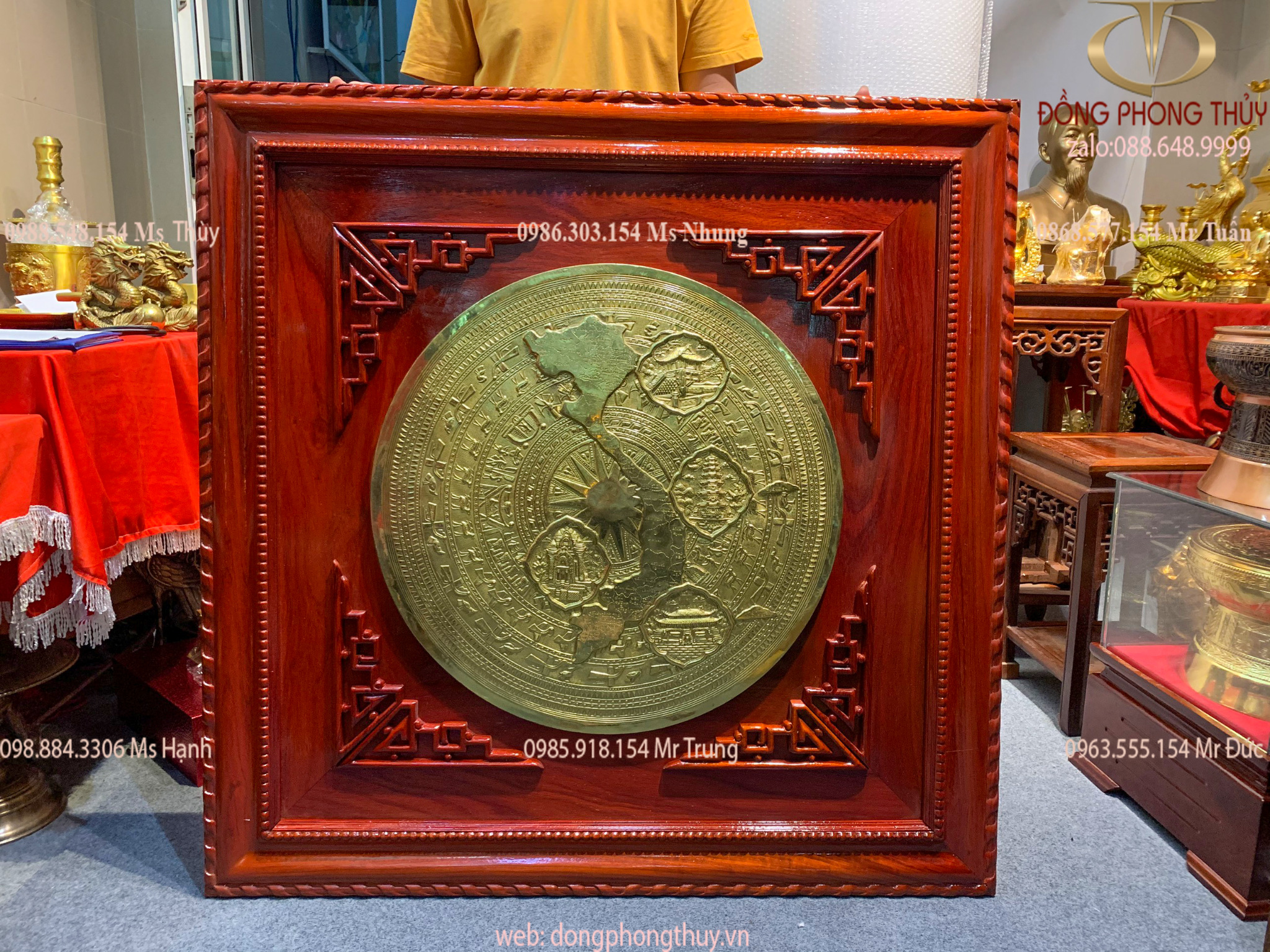 Tranh trống đồng khung 102cm gỗ hương đỏ mặt 60cm hình bản đồ Việt nam
