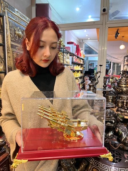 Mô hình tên lửa bằng đồng mạ vàng 24k