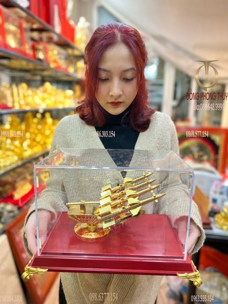 Mô hình tên lửa bằng đồng mạ vàng 24k