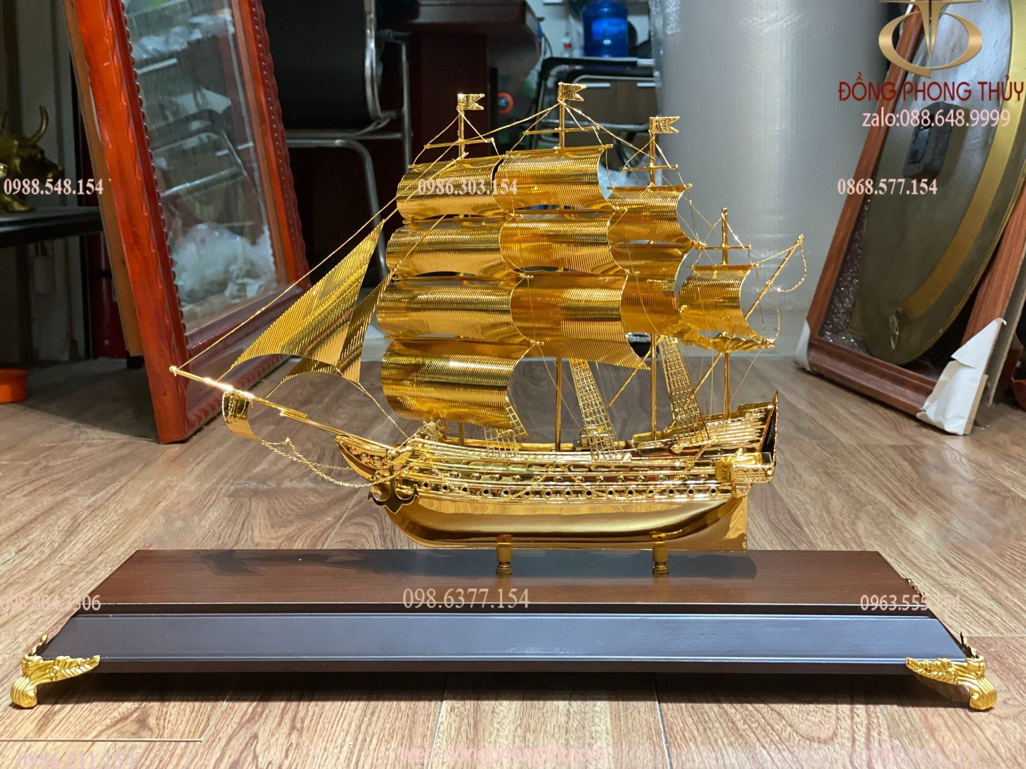 Quà tặng sếp: Mô hình thuyền buồm mạ vàng 24k