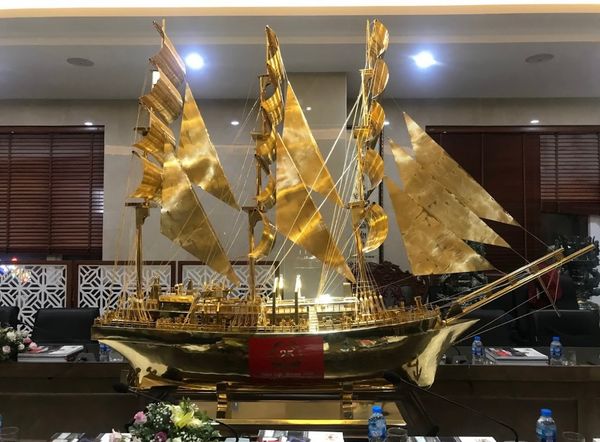 Quà tặng vip: Mô hình thuyền buồm cỡ đại Dài 208 cao 146 rộng 48cm