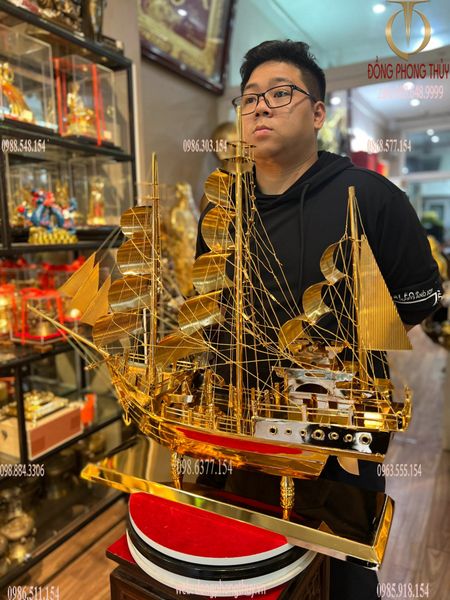 Quà tặng vip: Mô hình thuyền buồm mạ vàng 24k cỡ đại