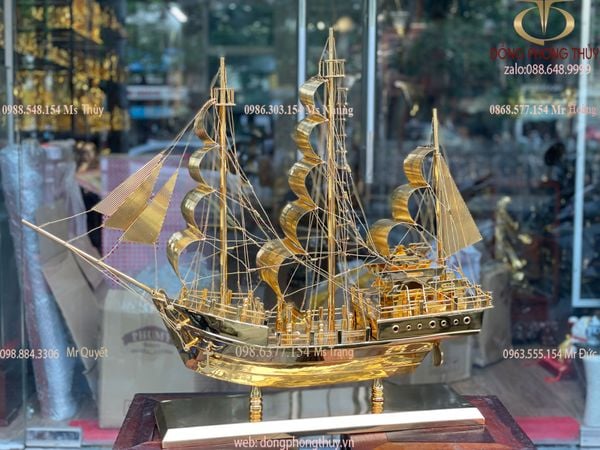 Quà tặng vip: Mô hình thuyền buồm mạ vàng 24k cao 68cm ngang 86cm