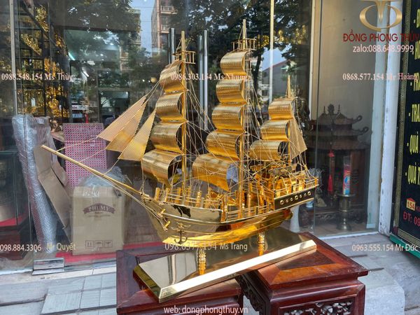 Quà tặng vip: Mô hình thuyền buồm mạ vàng 24k cao 68cm ngang 86cm
