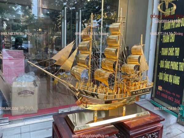 Quà tặng vip: Mô hình thuyền buồm mạ vàng 24k cao 68cm ngang 86cm