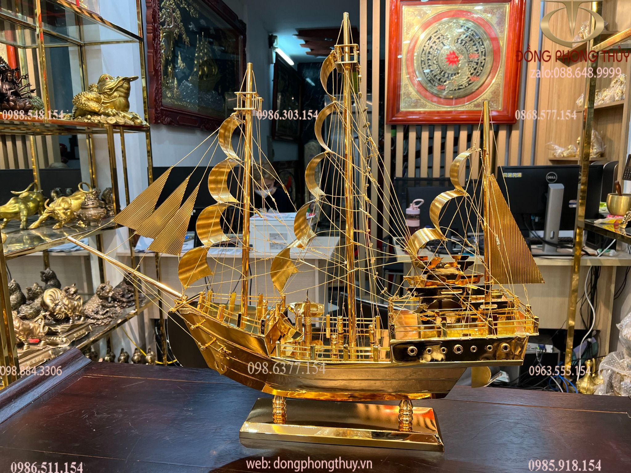 Mô hình thuyền buồm mạ vàng 24k 68*86*20