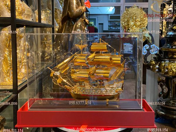 Quà tặng: Mô hình thuyền buồm mạ vàng 24k 51cm