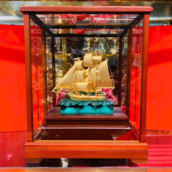 Mô hình thuyền buồm mạ vàng 24k 17x29x35cm