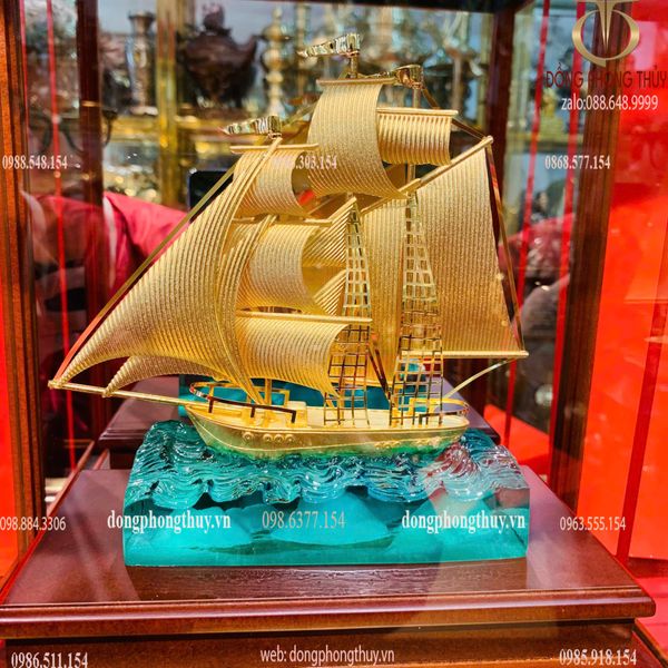 Mô hình thuyền buồm mạ vàng 24k 17x29x35cm