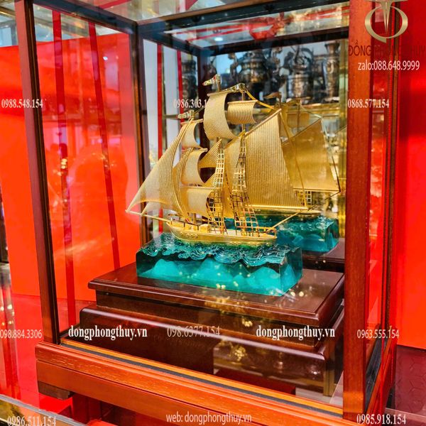 Mô hình thuyền buồm mạ vàng 24k 17x29x35cm