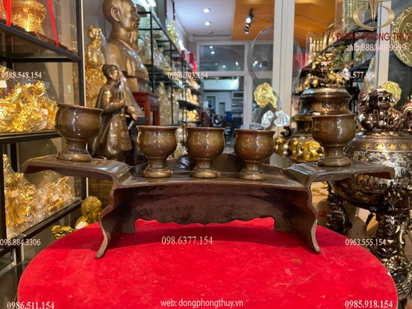Ngai thờ 5 chén đồng đỏ khảm tam khí cao 9,5 ngang 36cm nặng 3,7kg