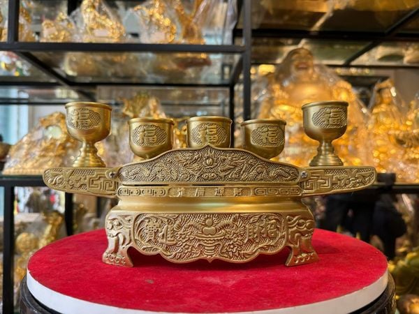Ngai chén thờ đồng cát tút