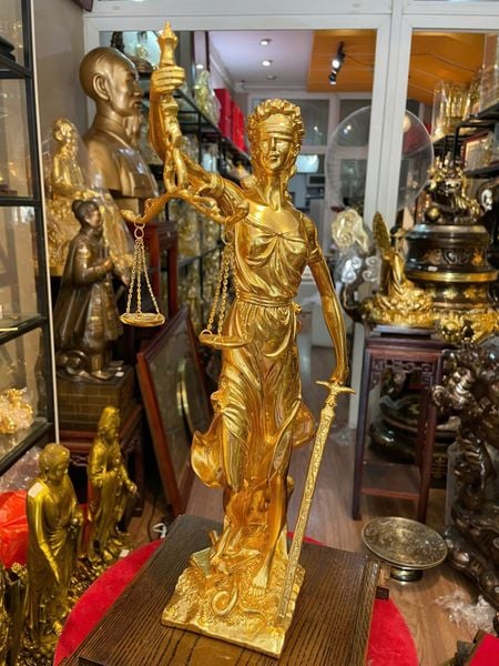 Cán cân công lý - Nữ thần công lý bằng đồng dát vàng 24K cao 46 nặng 3,8kg